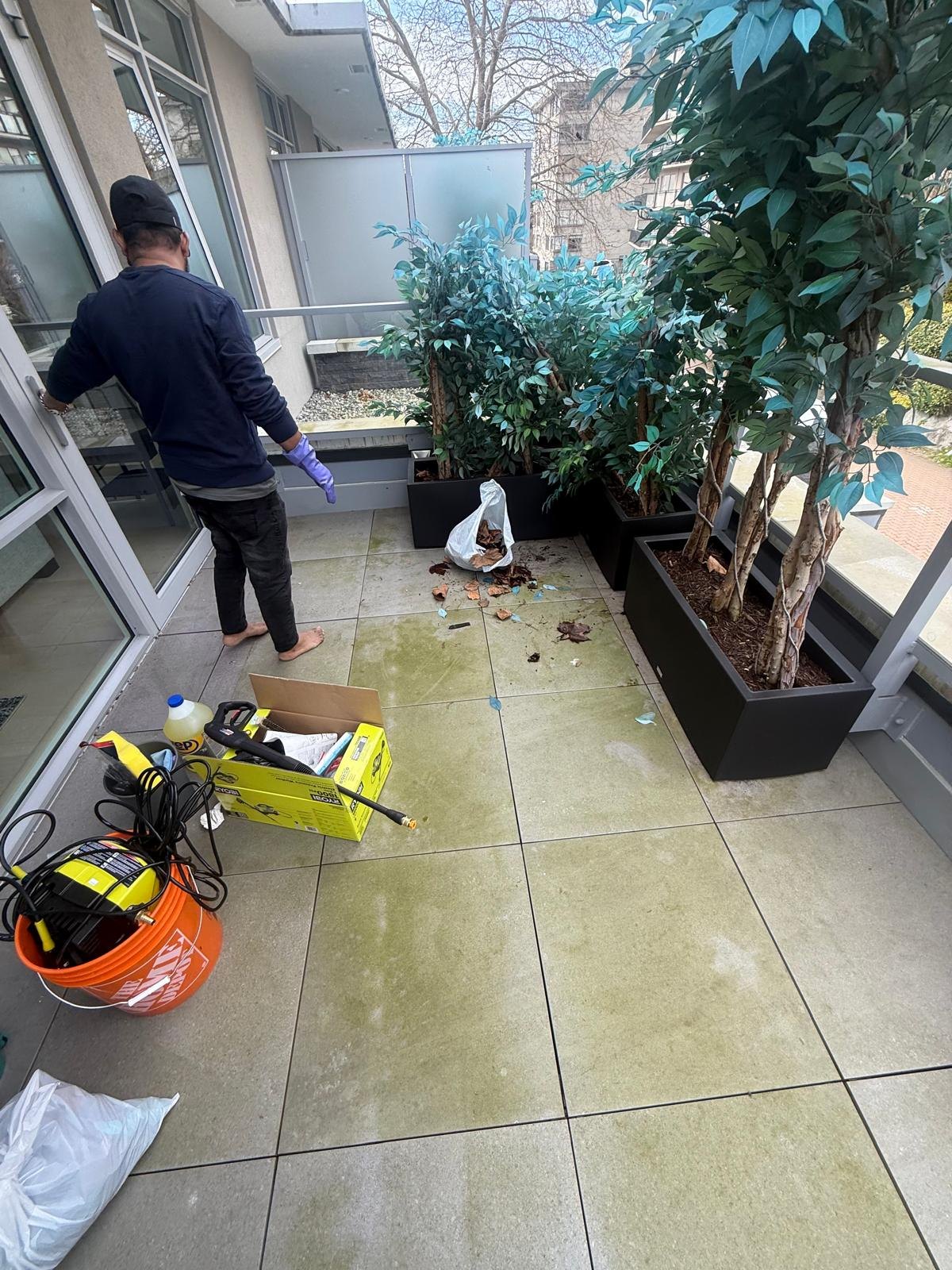 Pressure washing by Bright Host